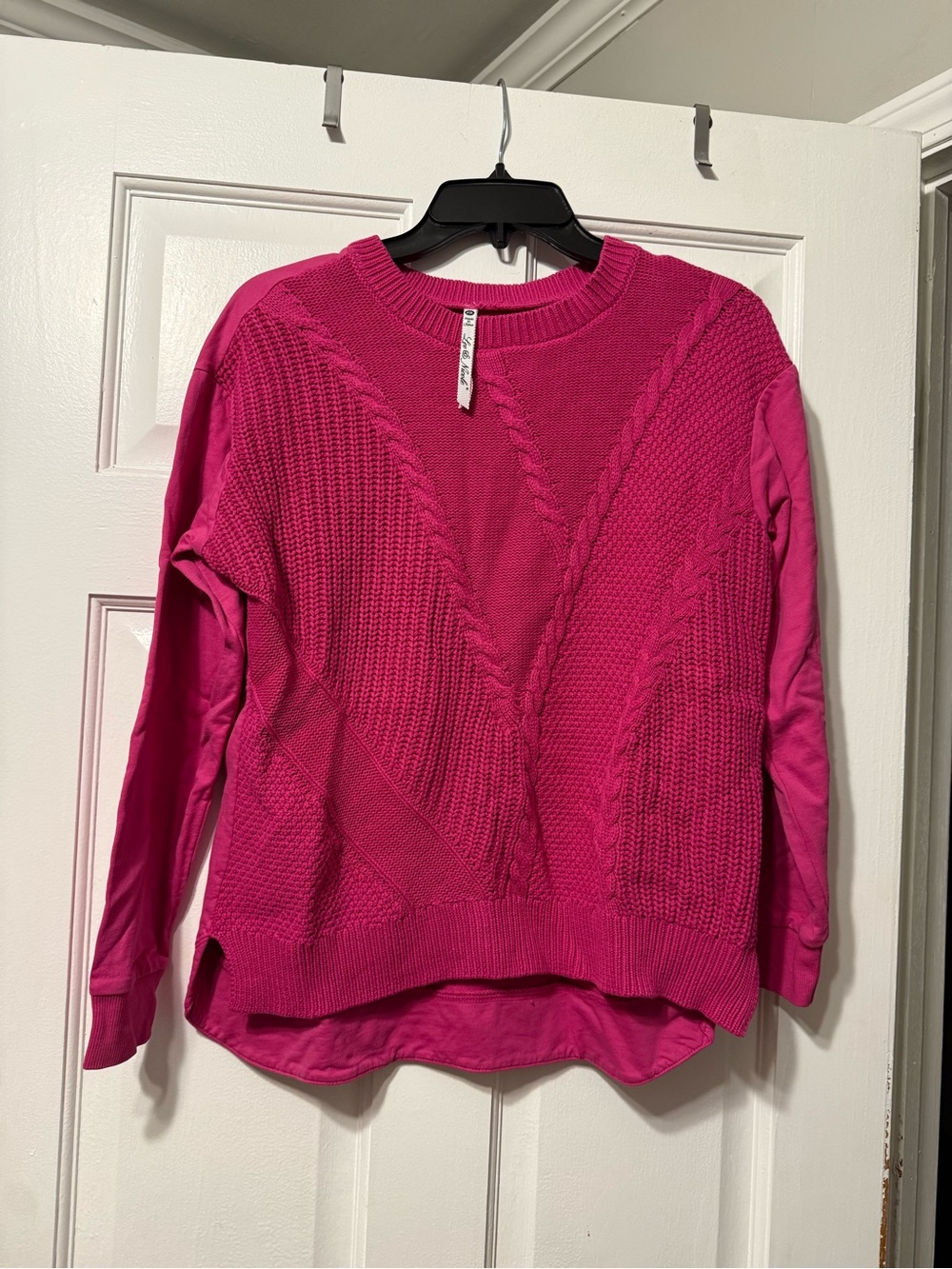 Leo & Nicole Hot Pink Textured Cable Knit Crewneck Sweater. size petite small